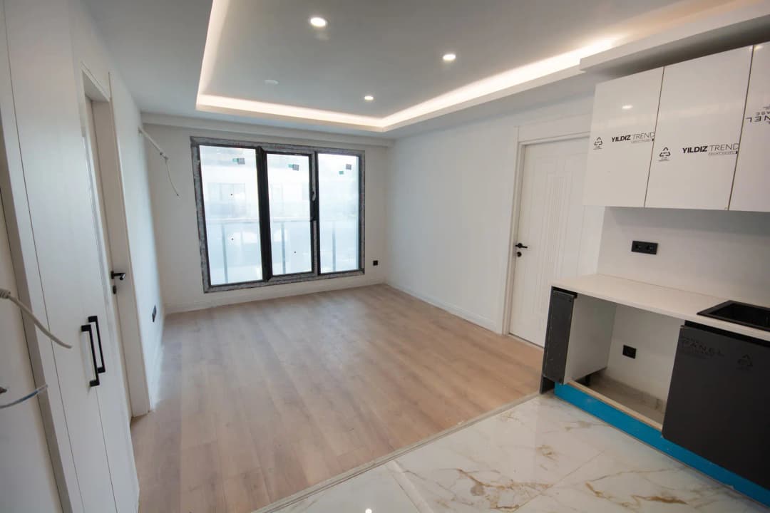 RE/MAX GÜVENCESİYLE MERKEZİ KONUMDA İSTOVA GREEN 2+1 3